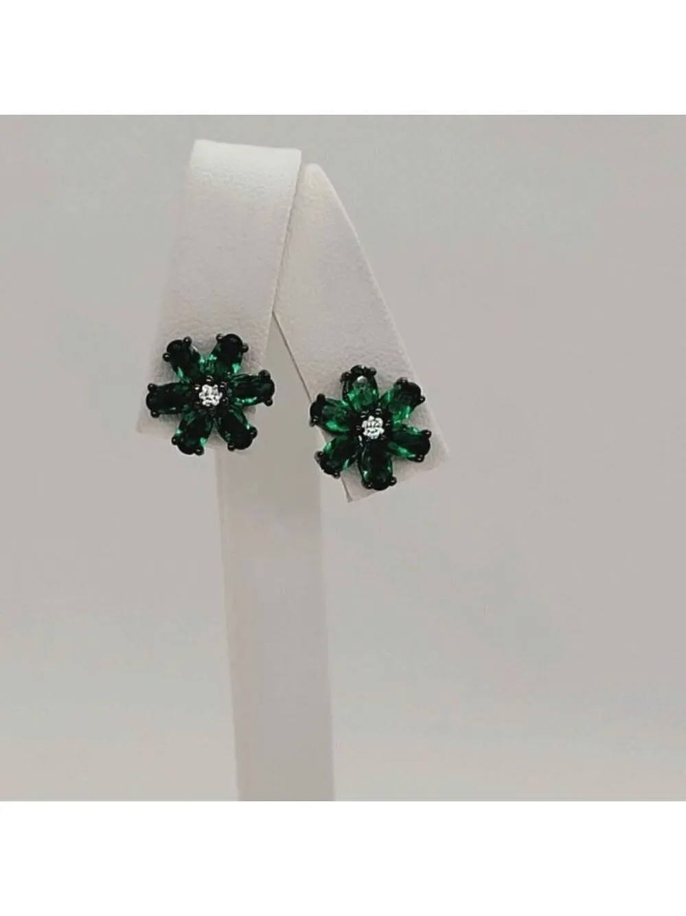 Brand New Sterling Silver 925 green gem earrings